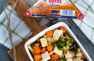 Salát z pečené zeleniny s cizrnou a s bílým sýrem Gyros
